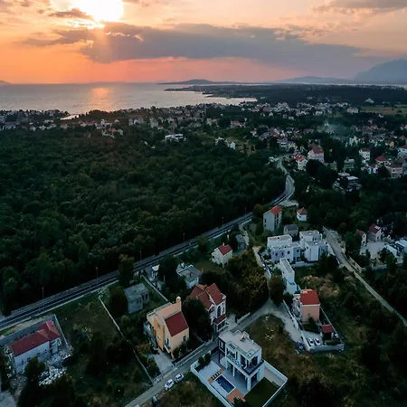 Contemporary Zadar 4 Bedrooms Barako Prestige Private Heated Pool Air-conditioning Zaton Villa Nin