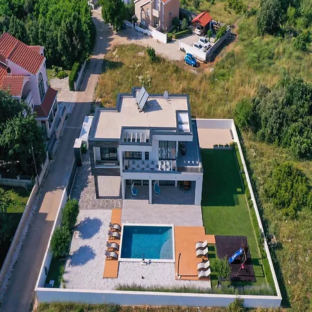 Contemporary Zadar 4 Bedrooms Barako Prestige Private Heated Pool Air-conditioning Zaton Villa Nin
