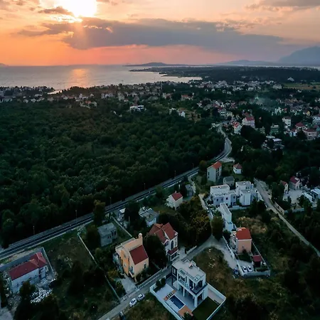 Contemporary Zadar 4 Bedrooms Barako Prestige Private Heated Pool Air-conditioning Zaton וילה נין