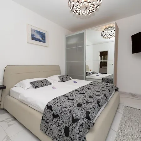 Contemporary Zadar 4 Bedrooms Barako Prestige Private Heated Pool Air-conditioning Zaton וילה נין