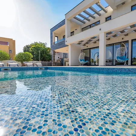 Contemporary Zadar 4 Bedrooms Barako Prestige Private Heated Pool Air-conditioning Zaton וילה