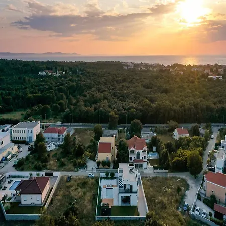 Contemporary Zadar 4 Bedrooms Barako Prestige Private Heated Pool Air-conditioning Zaton Villa Nin